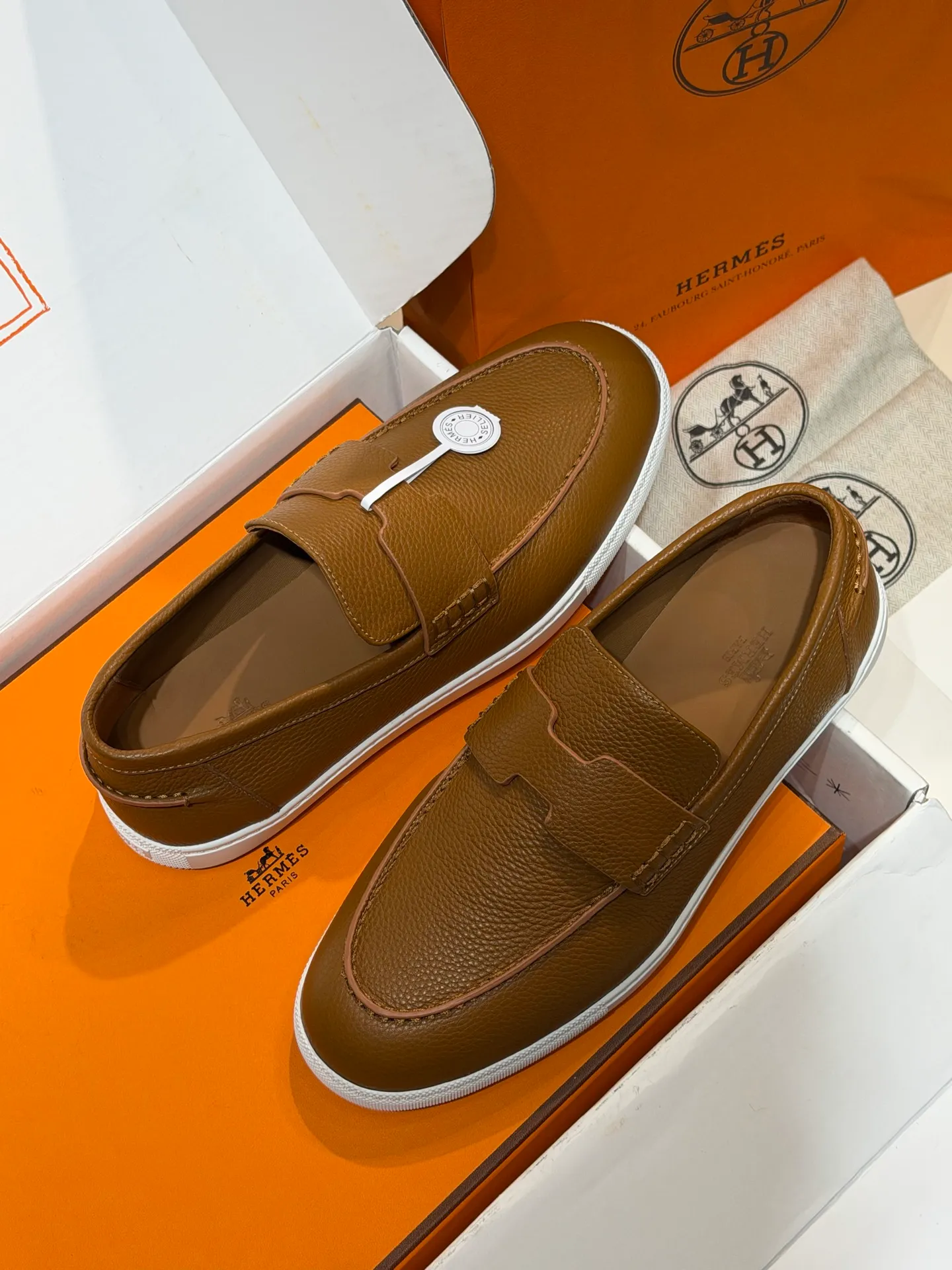 【HERMES】Top P:800💰-Size: 39-44 (38.45. Customized) H Home Freesstyle Men's Loafers Calfskin and Epsom Heritage calfskin high-top sports shoes, the soles are decorated with saddle stud buckle patterns, creating a modern urban style. Imported cowhide + cowhide lining + customized TPU outsole.